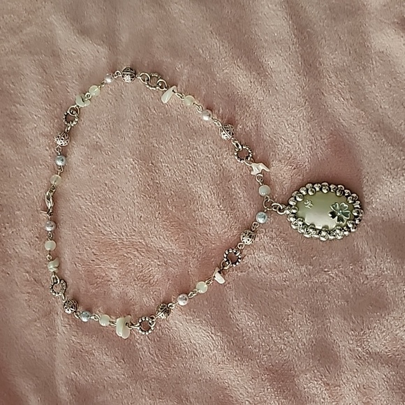 Avon Jewelry - Vintage Avon detailed necklace